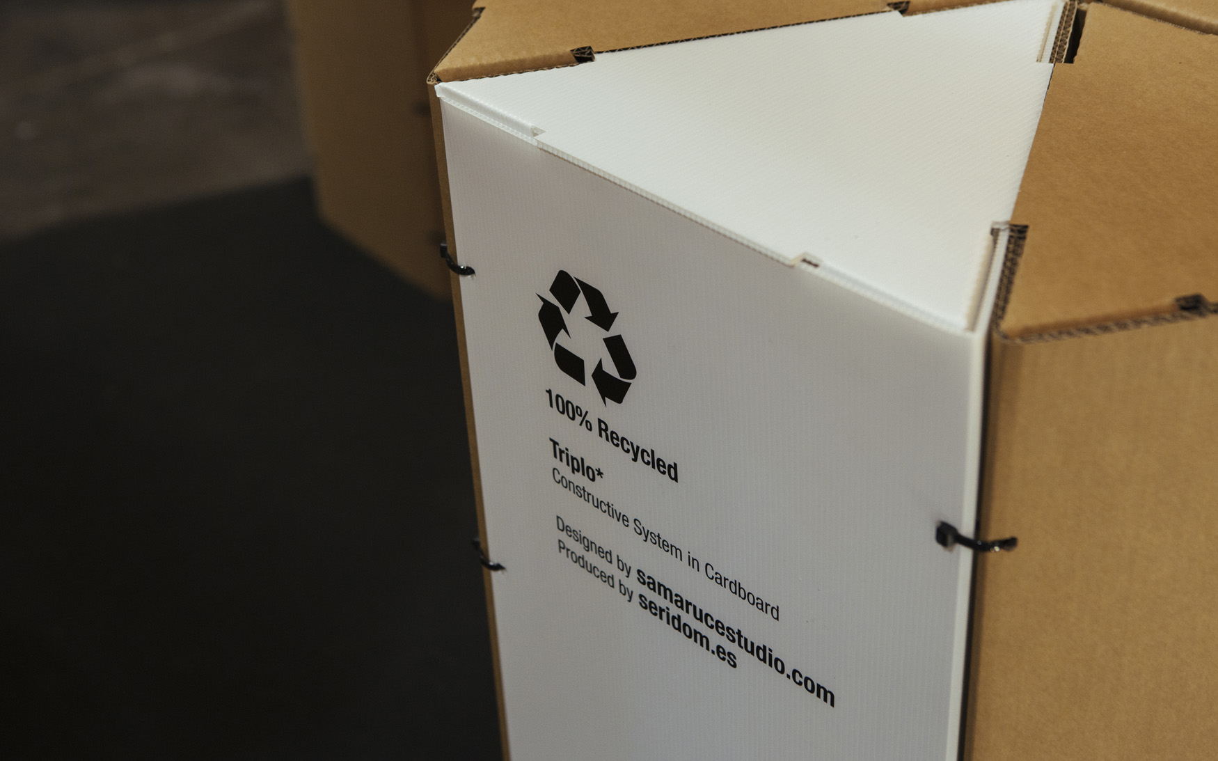Triplo* instalación efímera reciclada y reciclable exposición producto feria stand