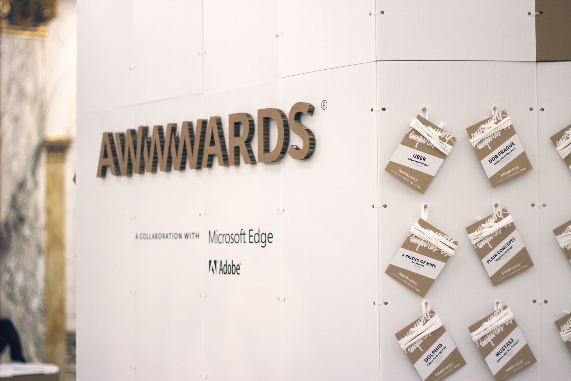 Evento entrega premios Awwwards Amsterdam 2016. Montaje efímero señalización espacios con Triplo* kraft y polipropileno